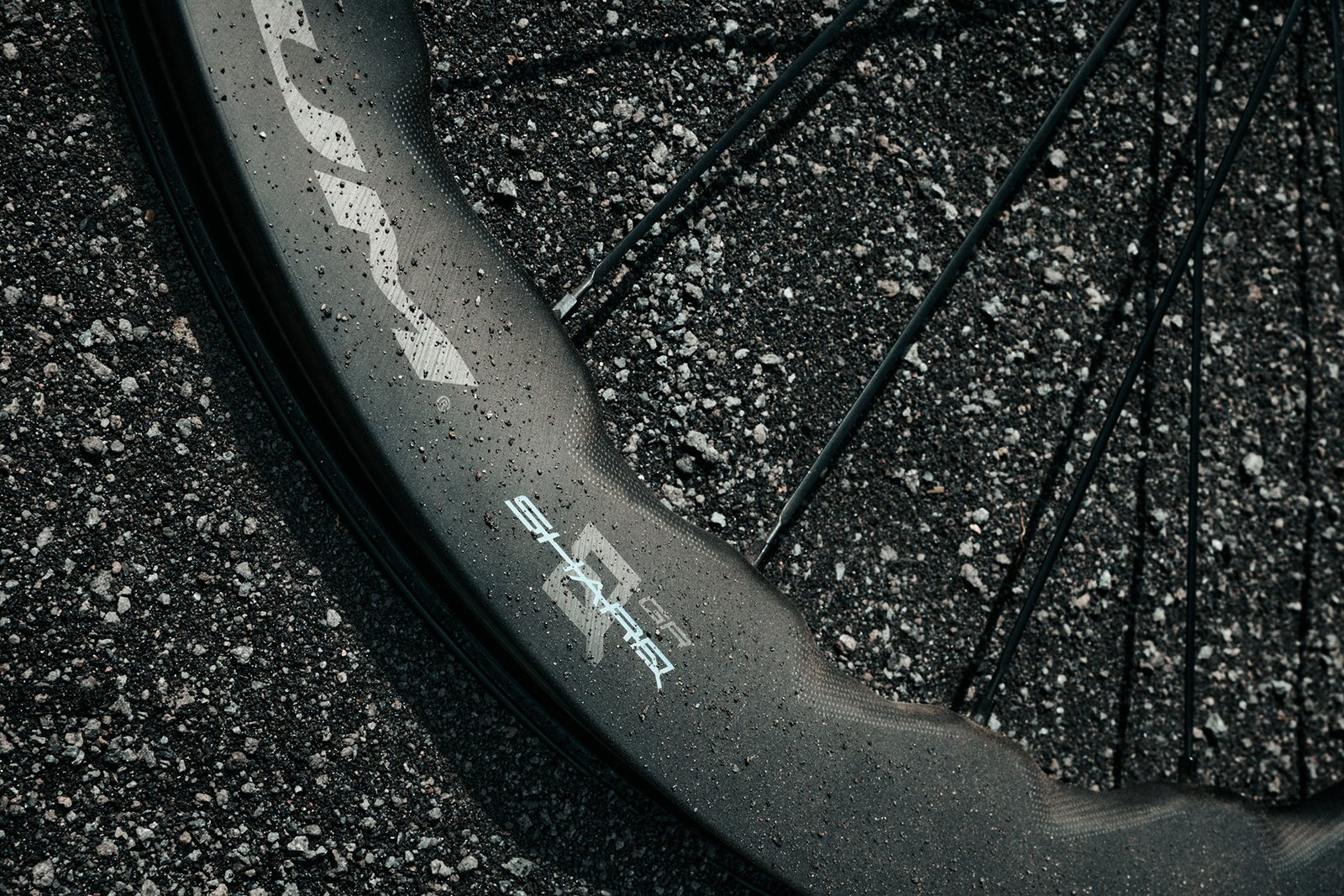 wave profile details of rims on fulcrum sharq gr gravel bike wheels.