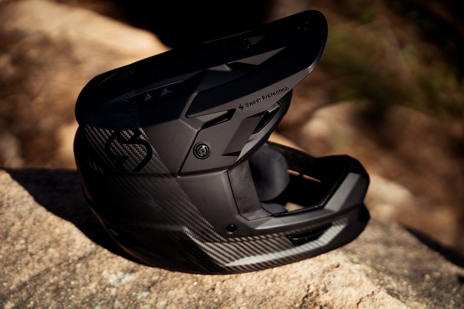 Profile shot of the Sweet Protection Fixer Carbon 2VI MIPS helmet in black