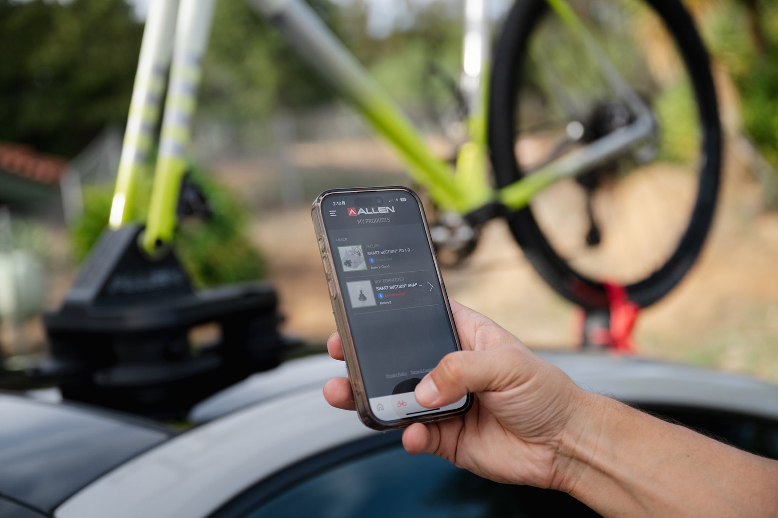 a person looking at the Allen app to see the suction performance of the Smart Suction Go rack.