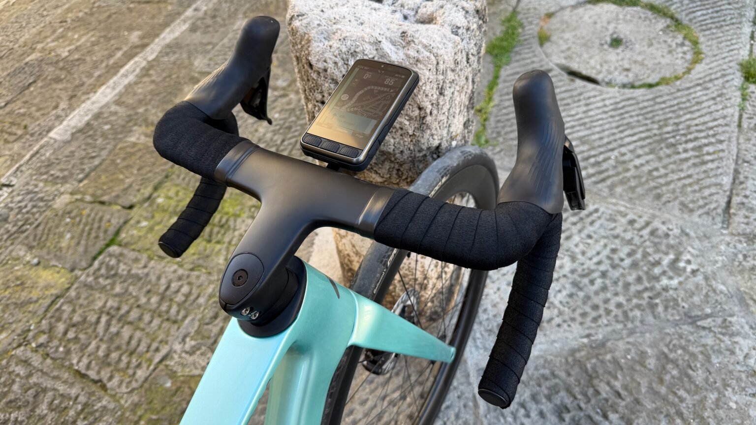 Avona Velum ride review cockpit