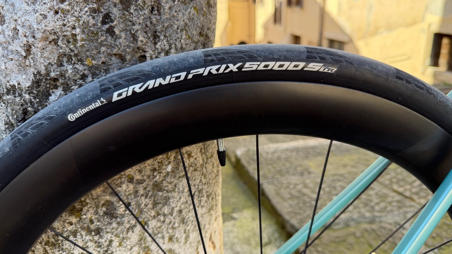 Avona Velum ride review tires