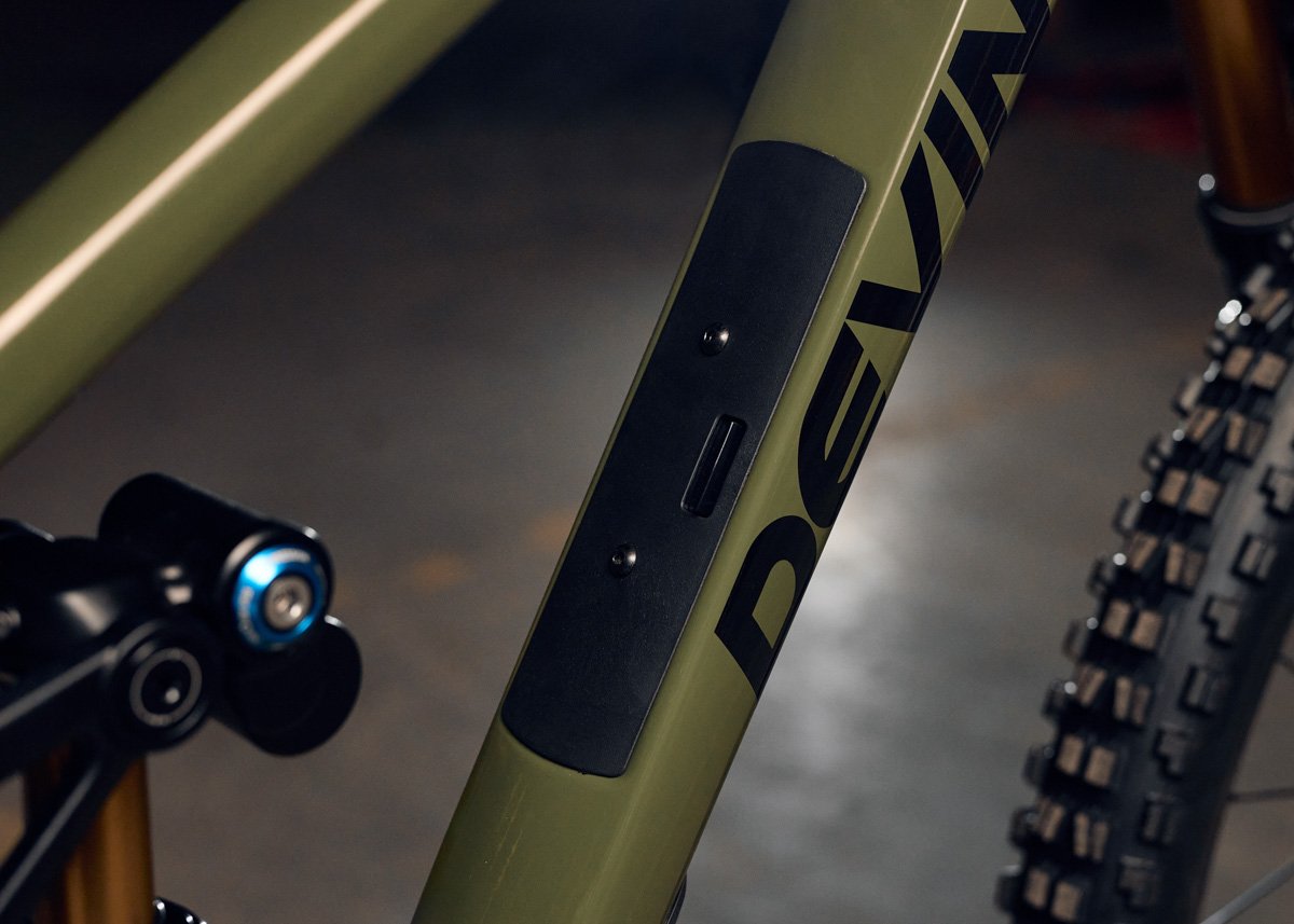 Devinci 2026 Spartan, SHED door