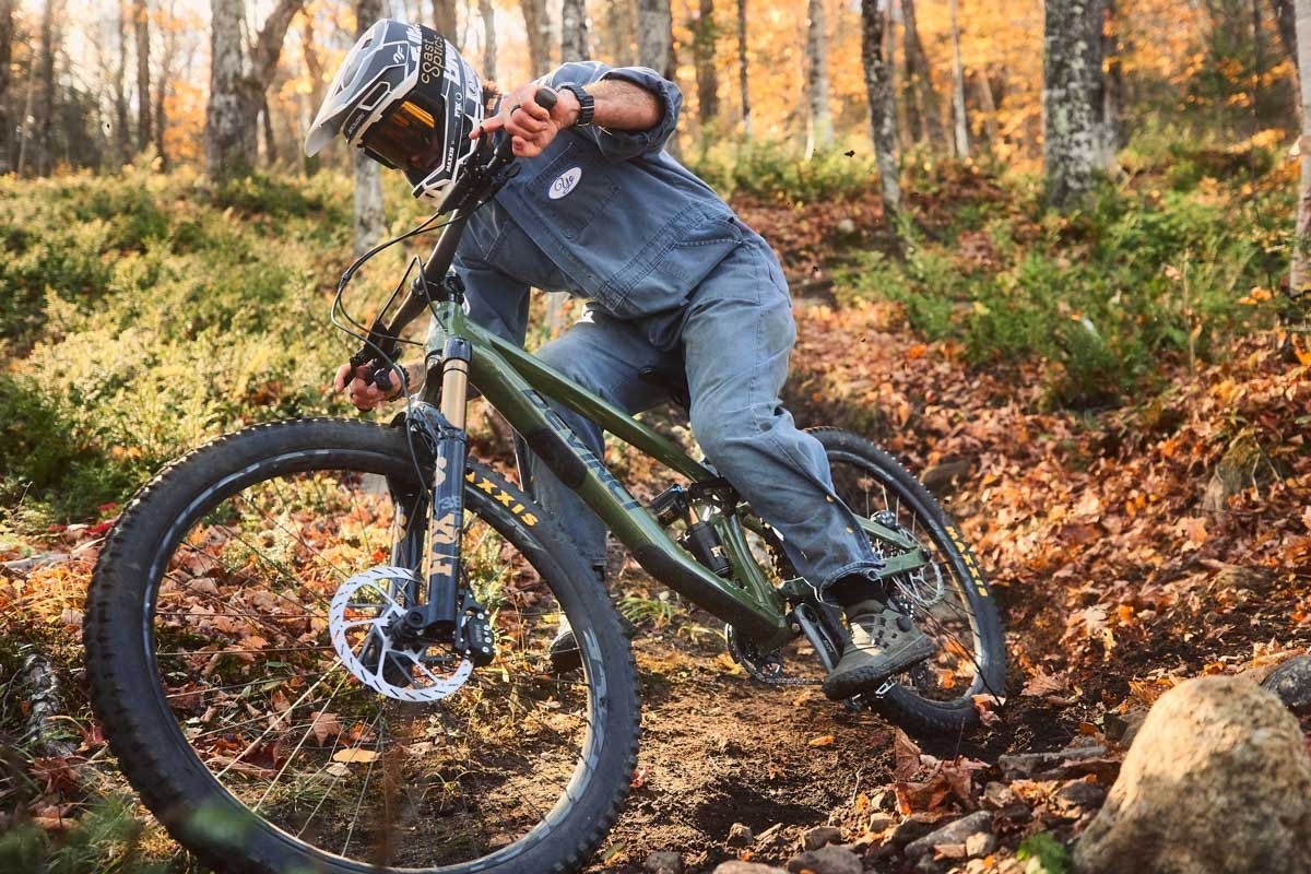 Devinci 2026 Spartan, rider, coveralls