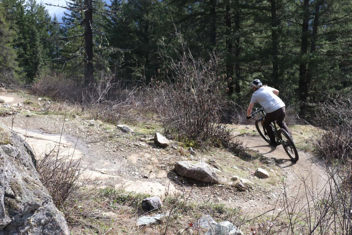 Devinci Spartan 2026, SF, cornering