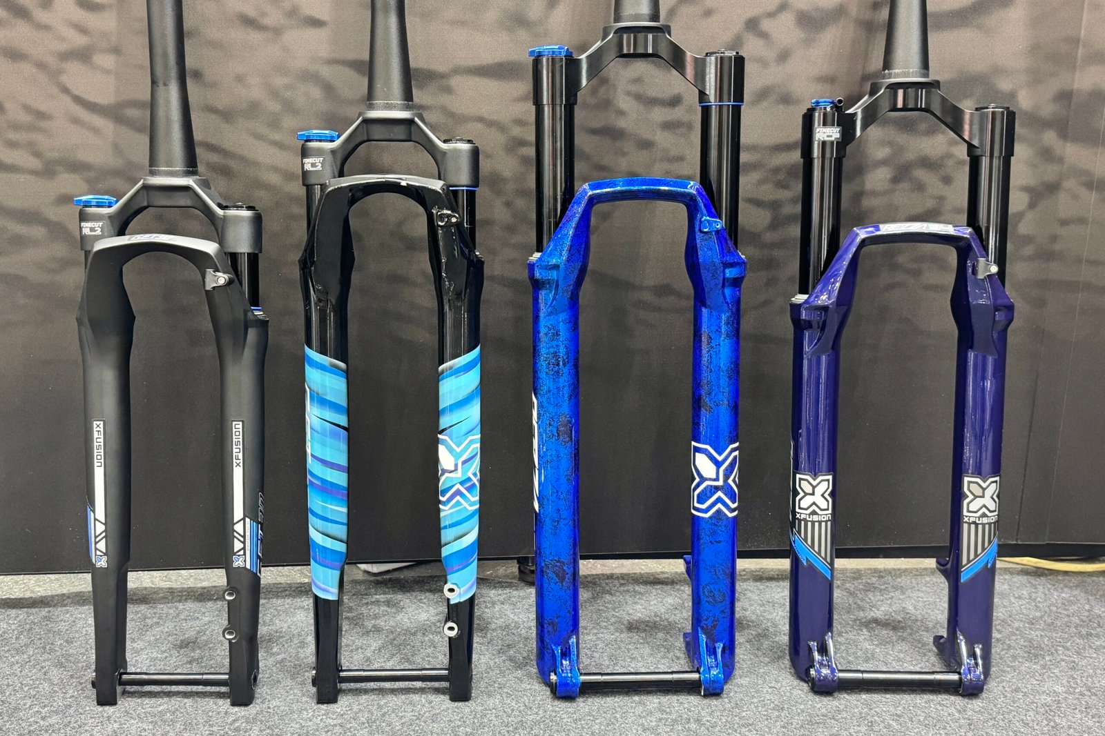 XFusion Taipei prototype 32er suspension forks compared to 29" & 700c siblings