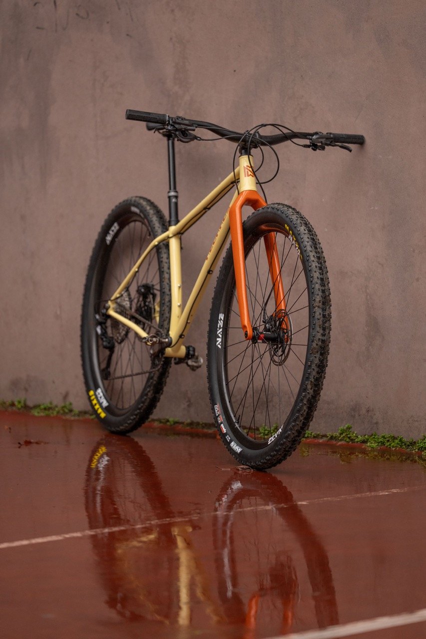 Neuhaus NOVA32 production mountain bike lean