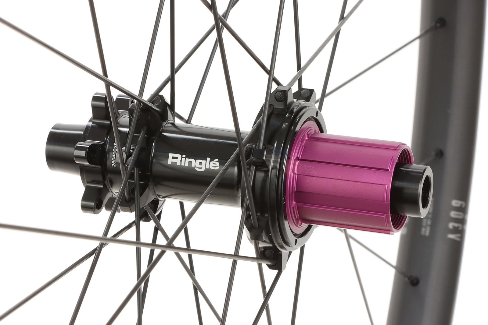 studio image of the Ringle Super Bubb X hubs on the XC alloy wheel