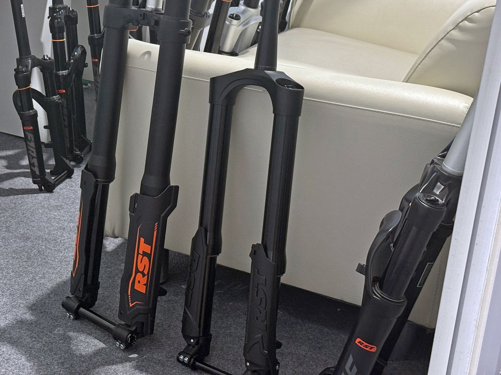 Taipei Cycle 2026 Sneak Peek: maybe an inverted RST 32" prototype fork