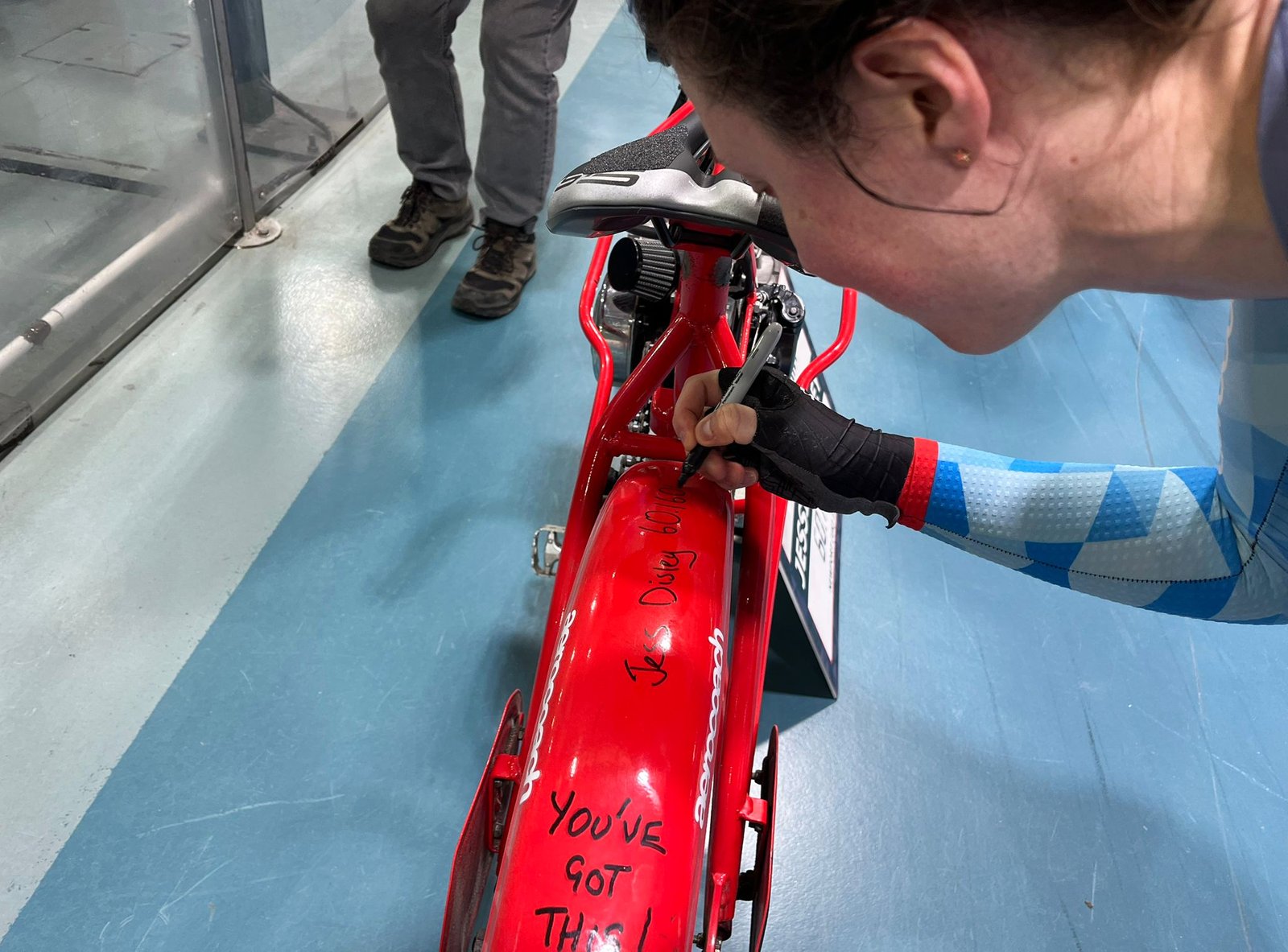 Jessica Disley breaking the UCI Derny Hour Record