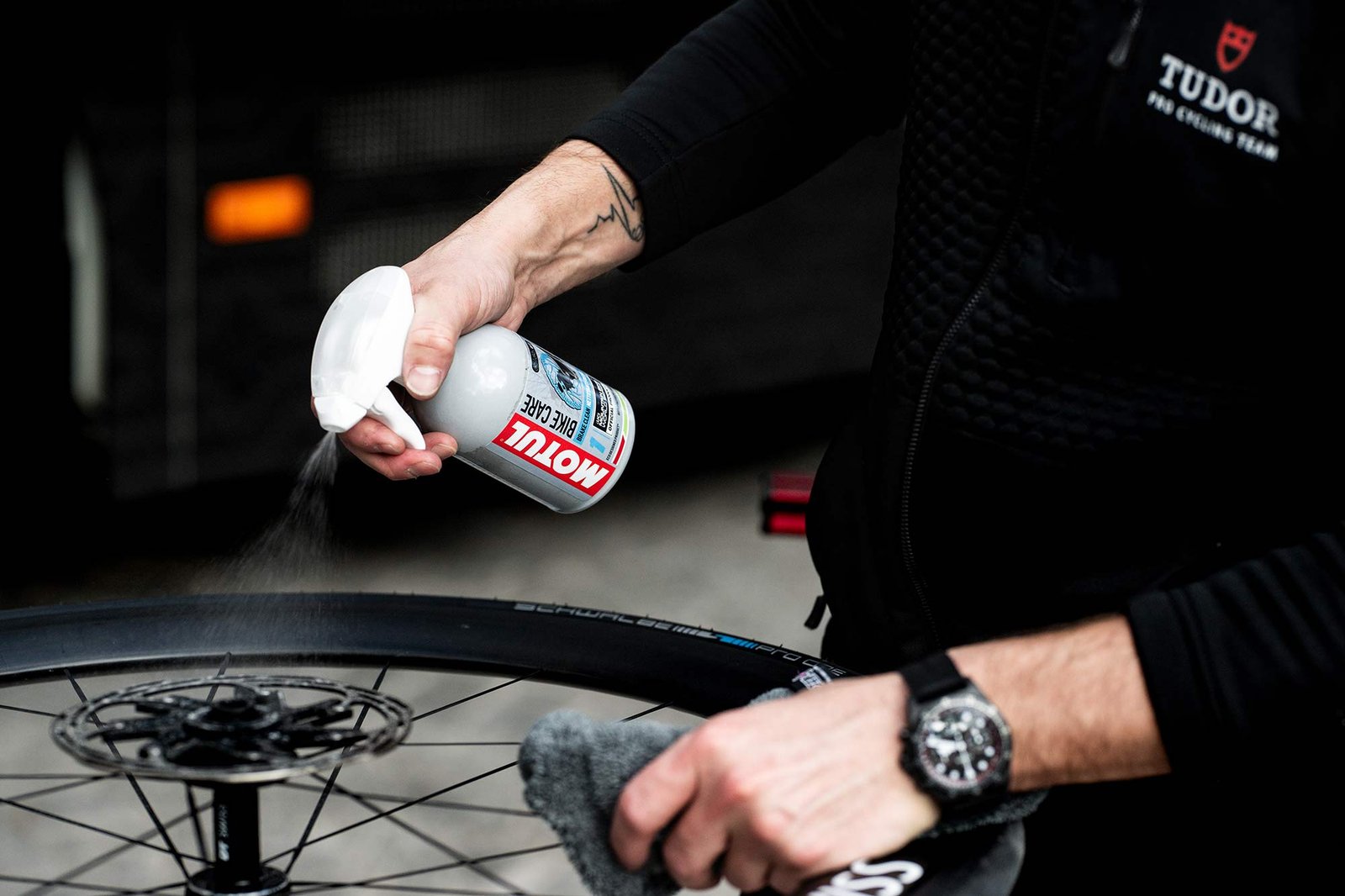 motul bicycle wash sprayer cleaning a bike wheel.