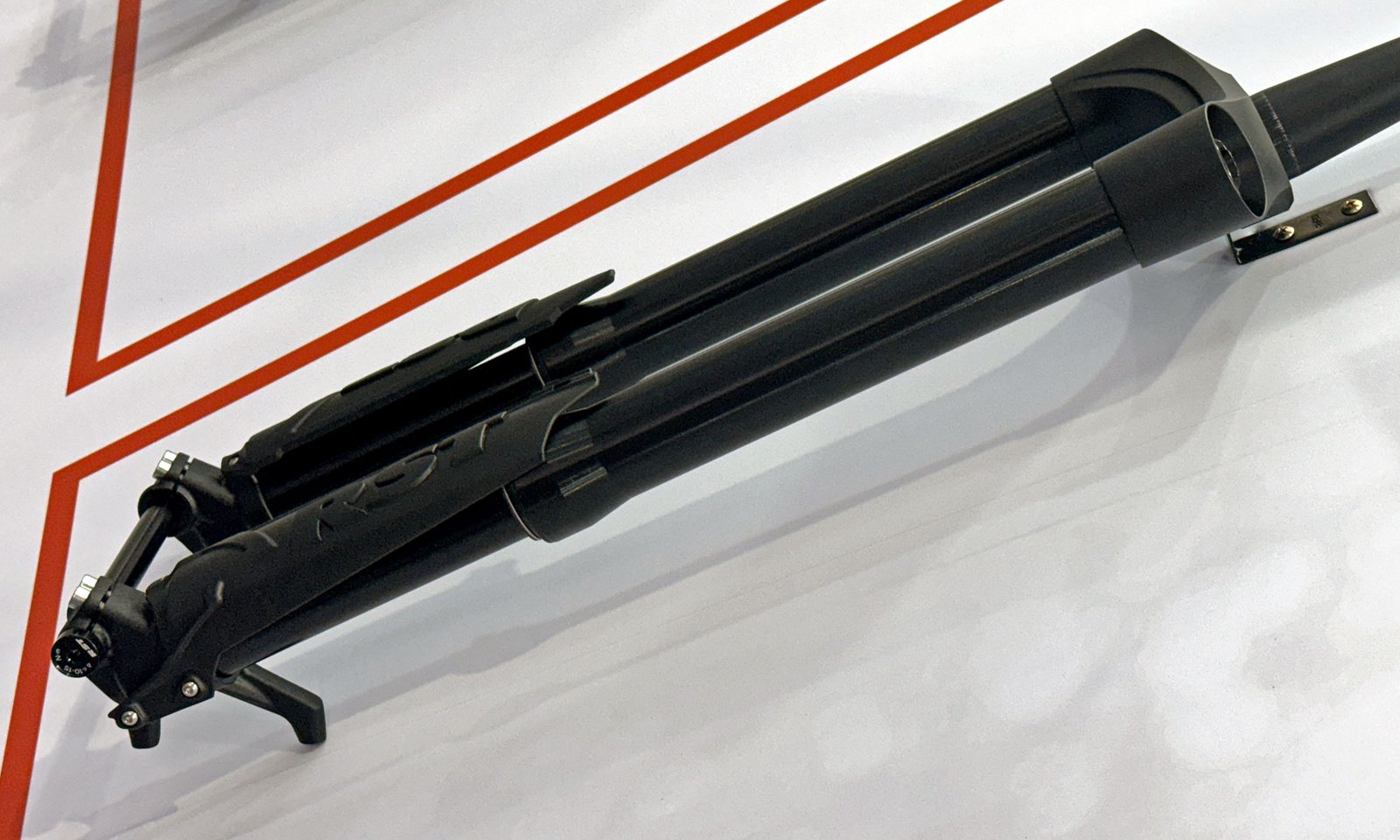 Big 32" forks of Taipei Cycle show: RST inverted