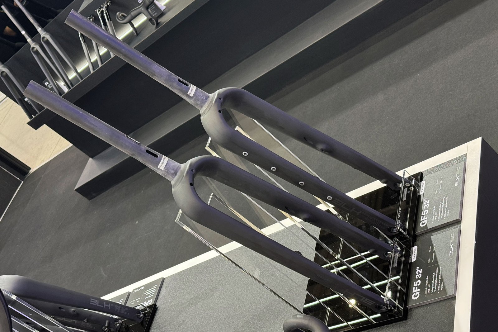 Big 32" forks of Taipei Cycle show: BlkTec carbon gravel forks