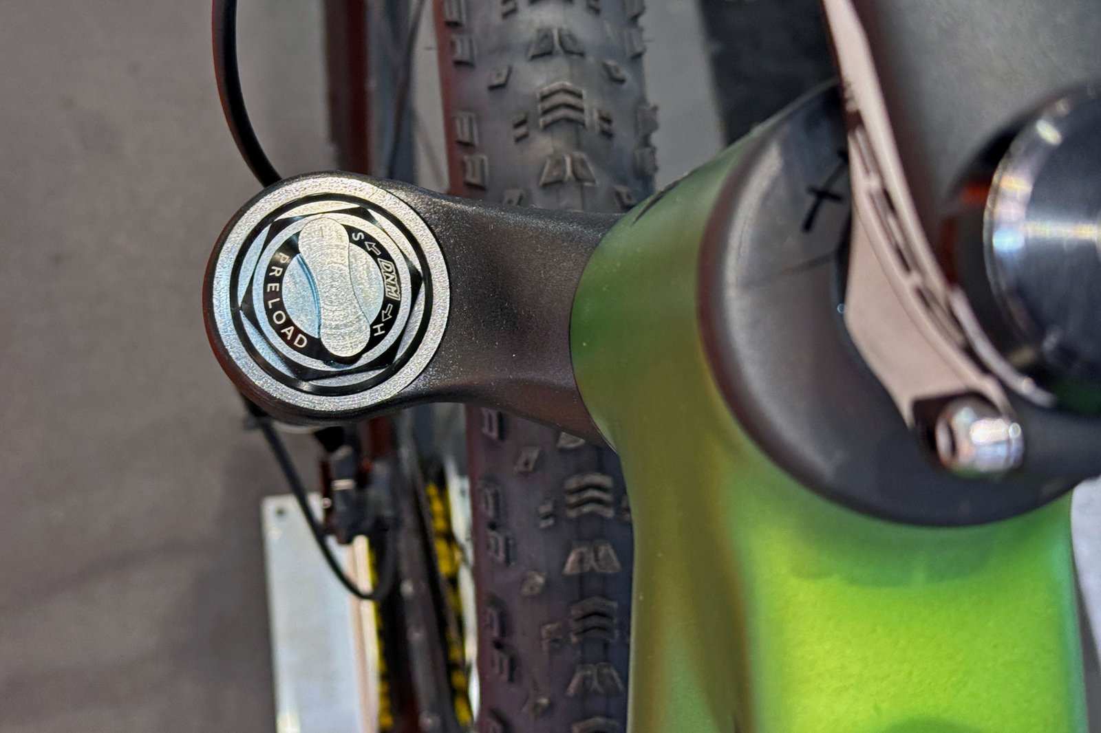 Big 32" forks of Taipei Cycle show: a lot of low-end, inverted coil forks