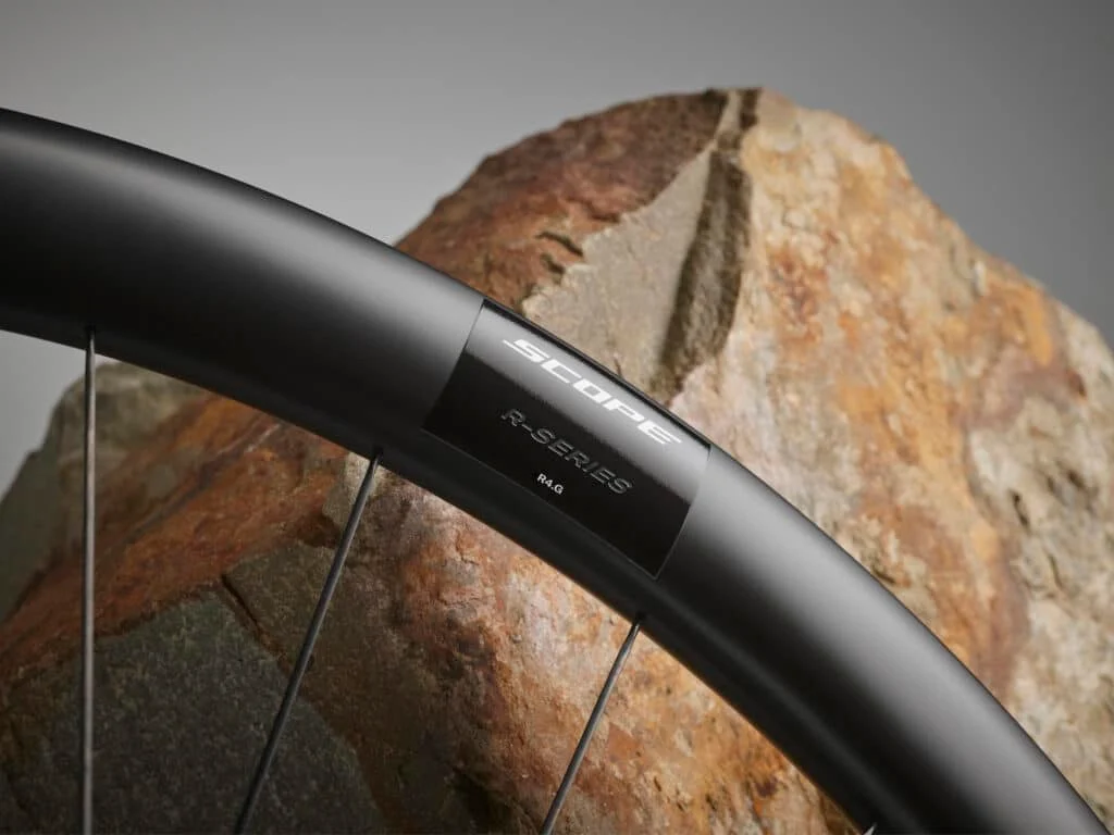 closeup rim details of scope r4g gravel wheels.