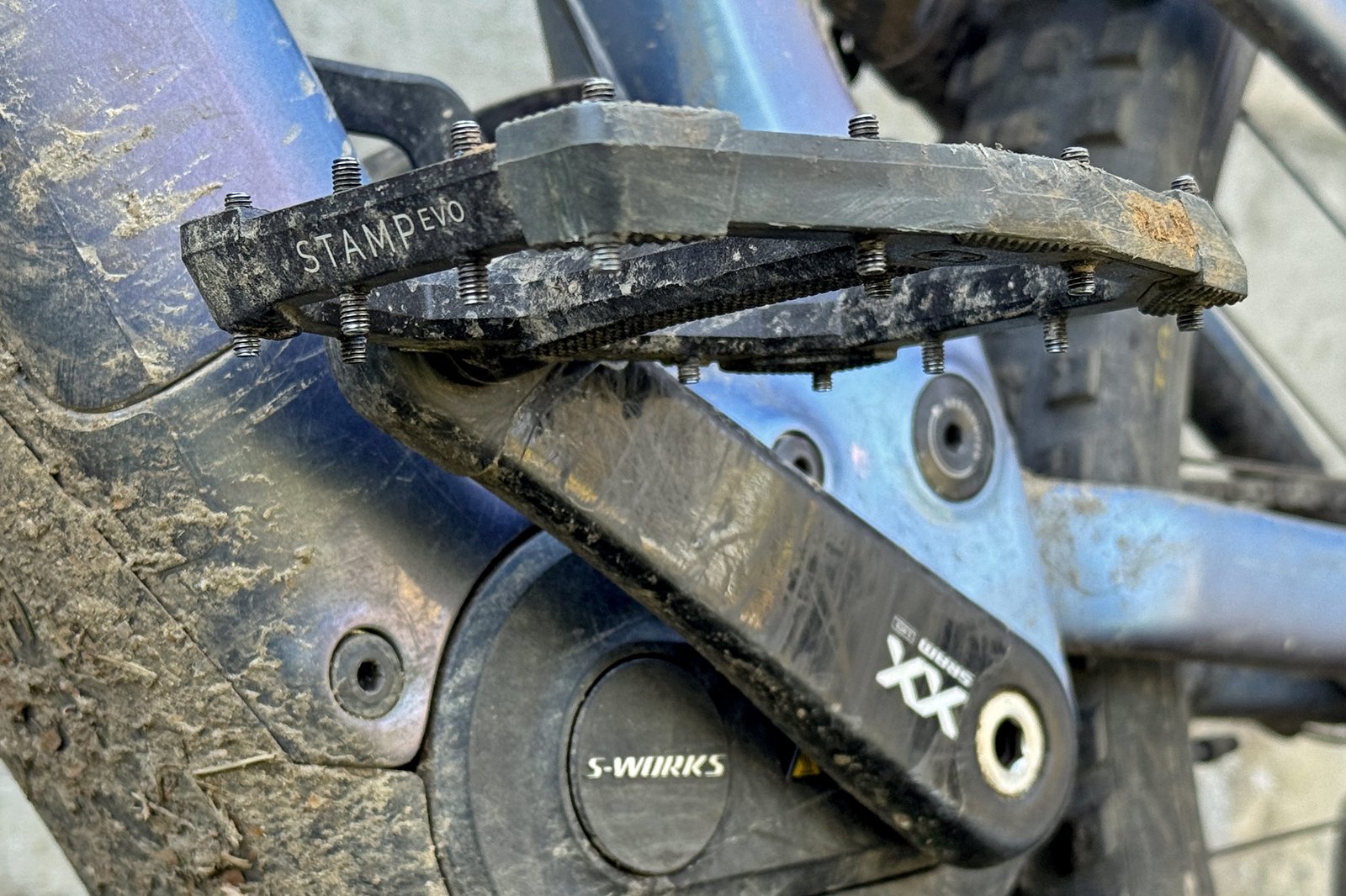 Crankbrothers Stamp EVO extra-long mountain bike flat platform pedal review, wear only on the bashguard skid plate