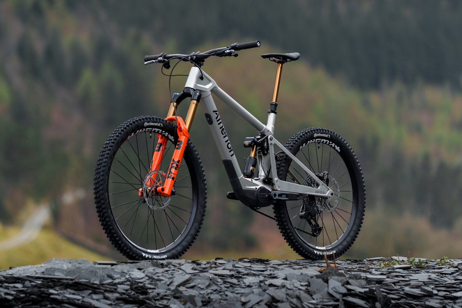 profile image of the Atherton S.170E eMTB standing outside