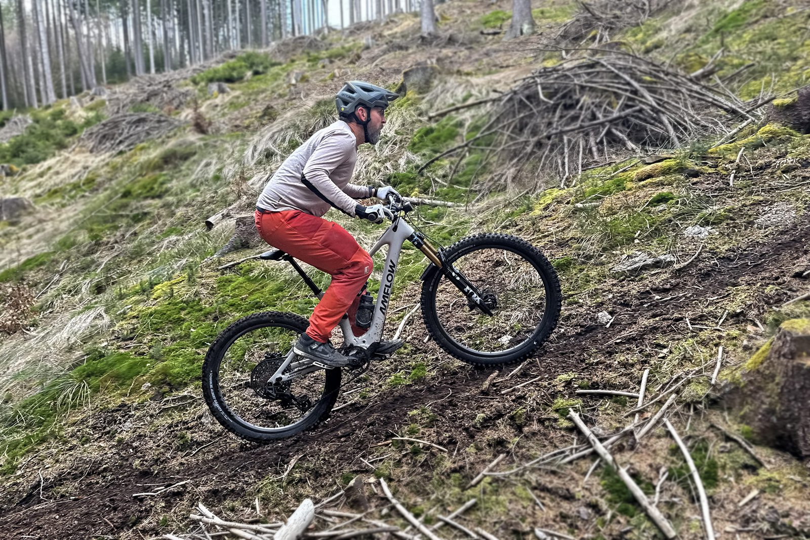 Avinox M2S is a super powerful 1500W, 150Nm ebike motor: new Amflow PX Carbon eMTB climbing loam