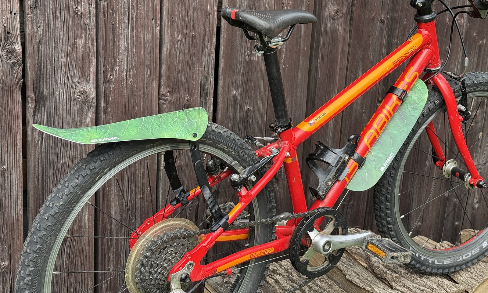 Bumbinos playful fenders for kids' bikes, angled rear