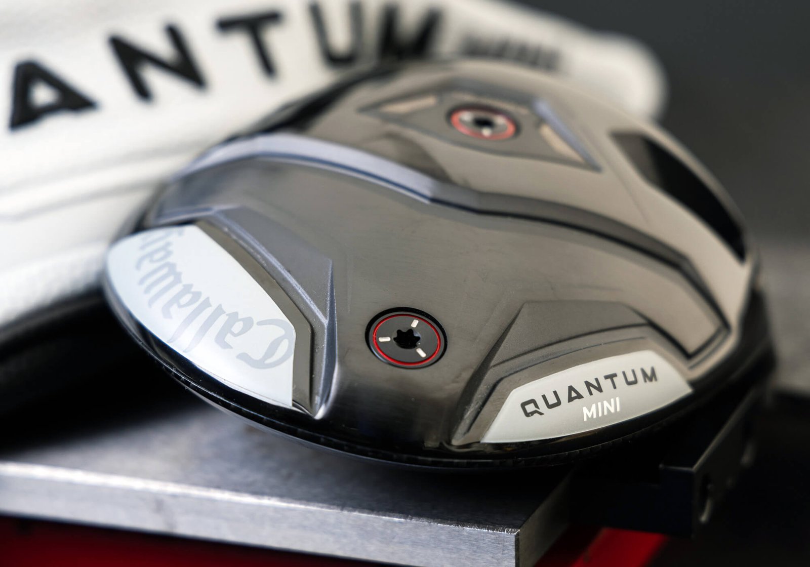 The Callaway Quantum Mini Driver features a step sole design.