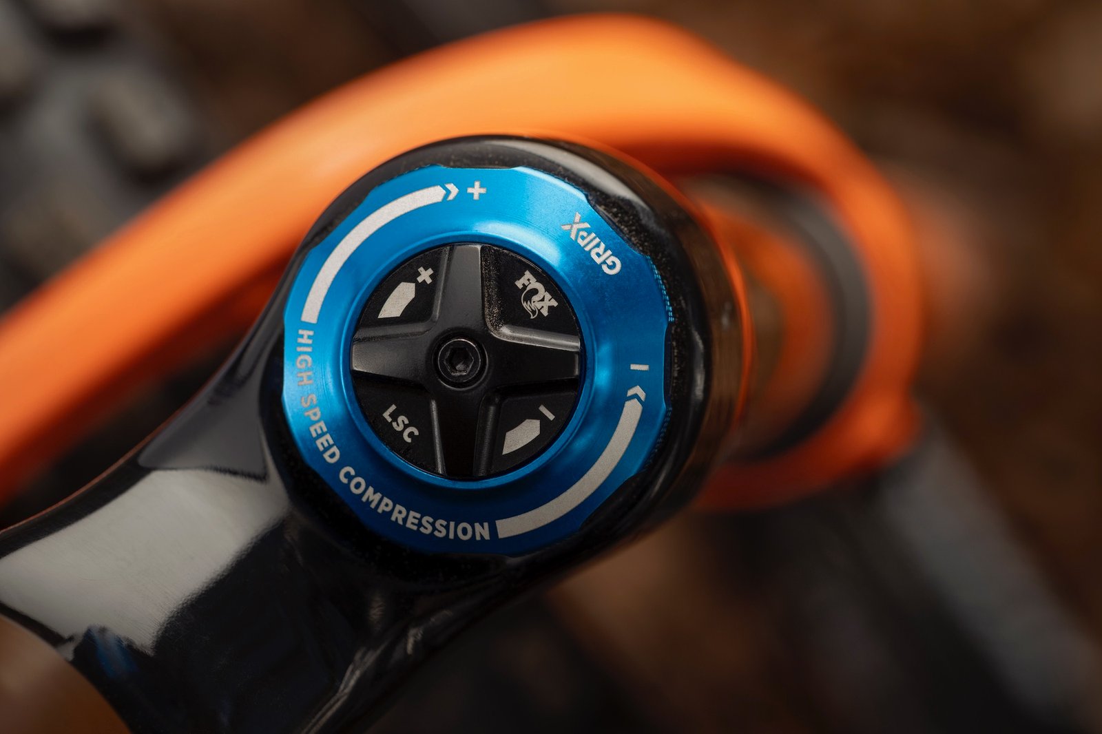 the compression adjustment dials on the top of the GRIP X damper