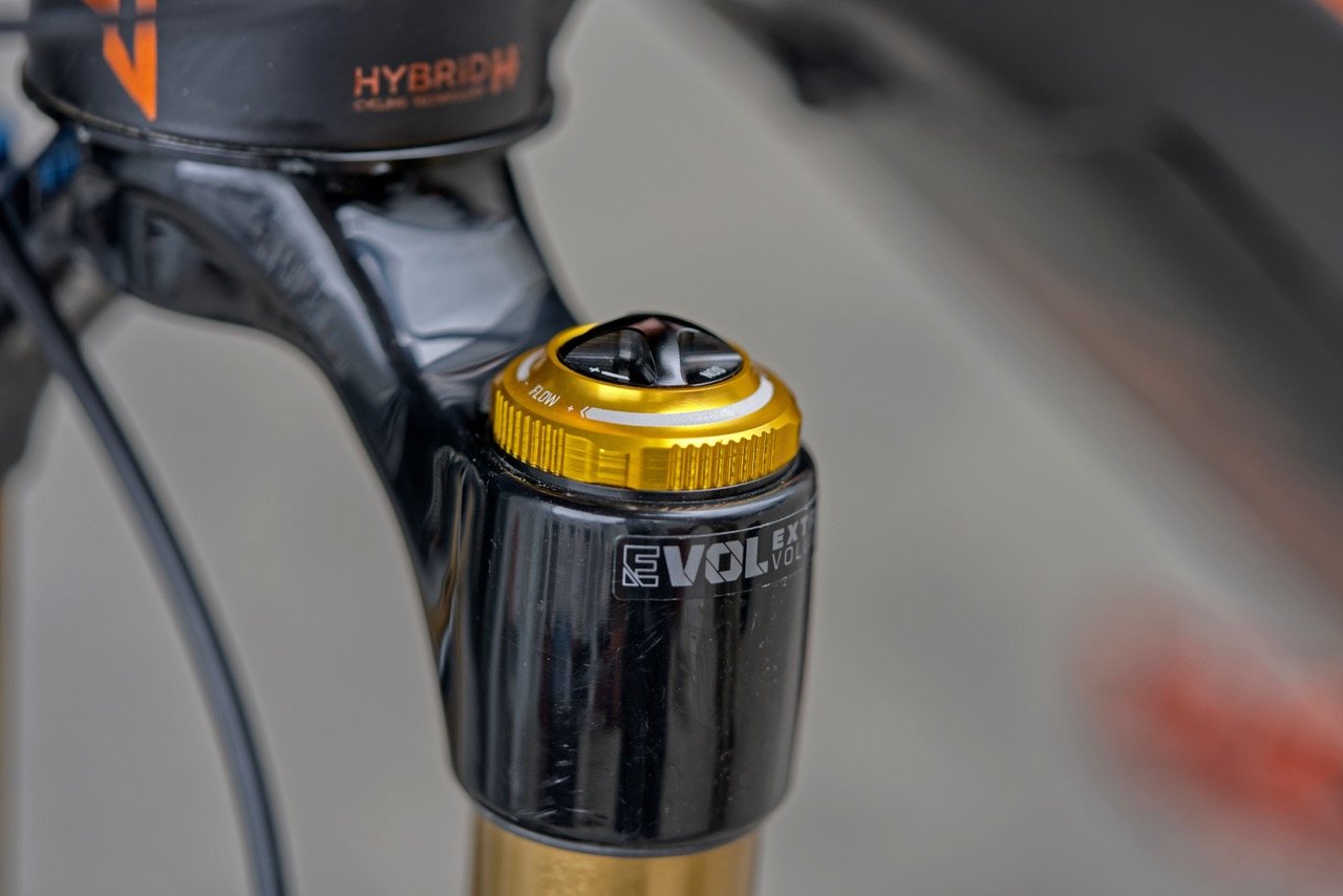 Funn NOS Air Fork Valve Cap close