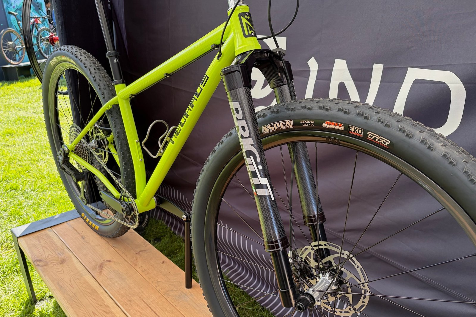 the I9 Neuhaus hardtail and its Bright Racing shocks fork
