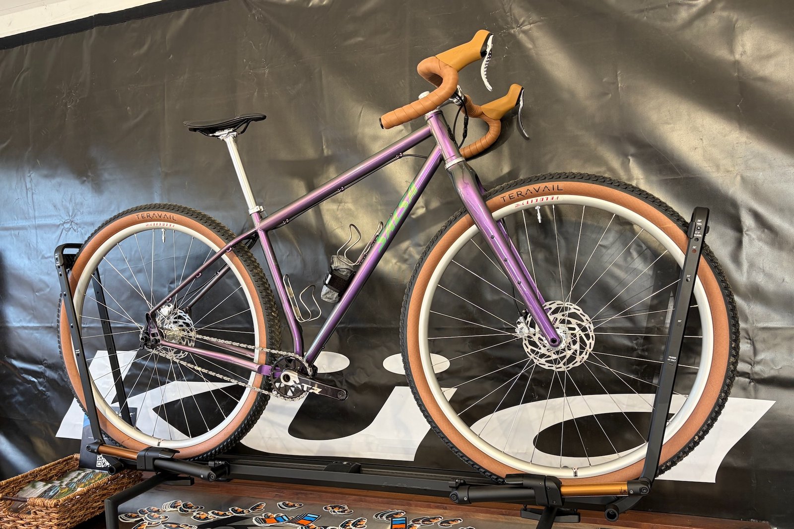 The Kuat Piston SR rack with a Salsa Fargo 32 bike demonstrating 32" wheel compatibility