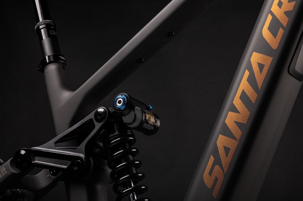 detail image of the new Matte Carbon/chameleon logo colorway for the Bullit CC