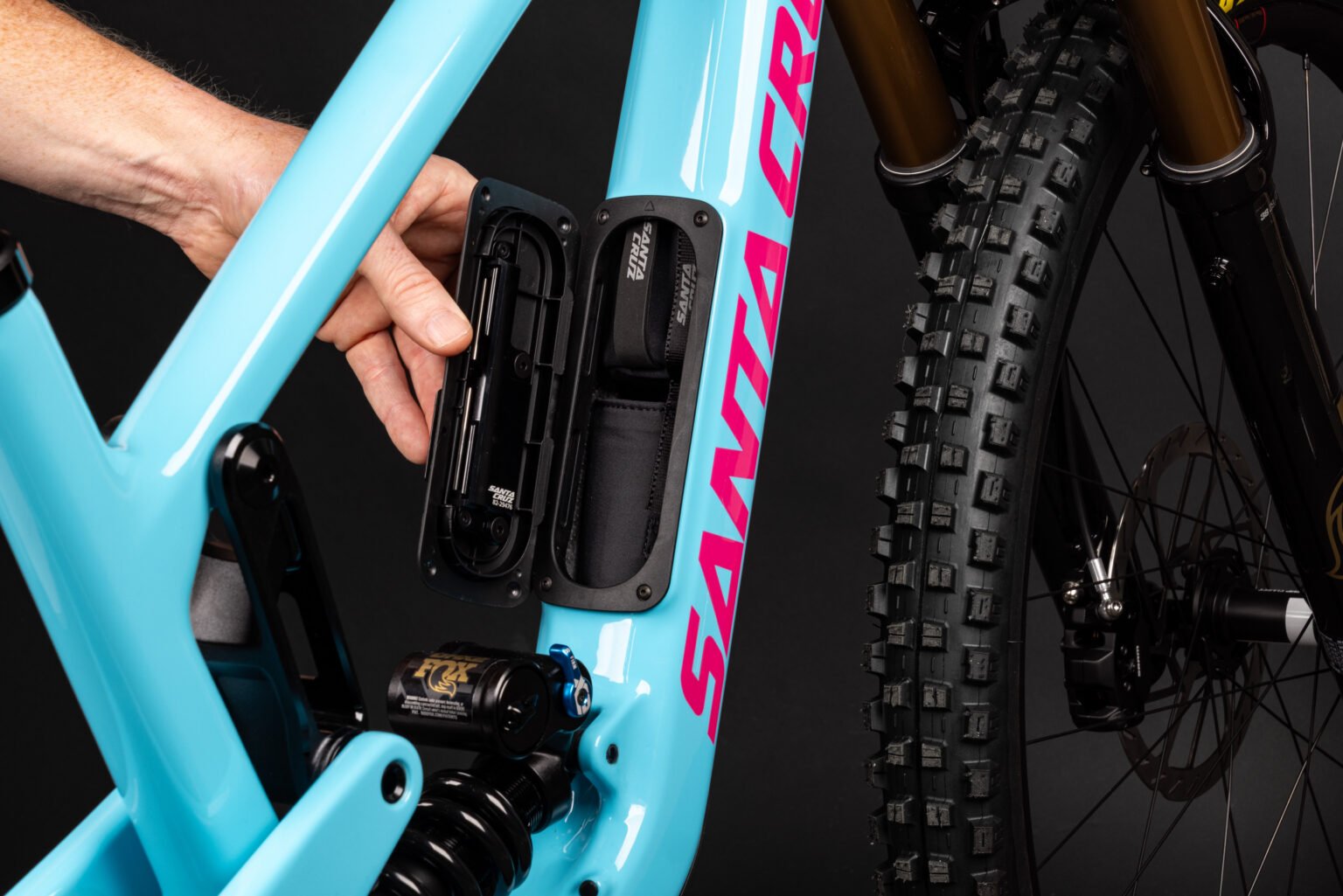 Santa Cruz updated its Glovebox in-frame storage for the V7 Nomad