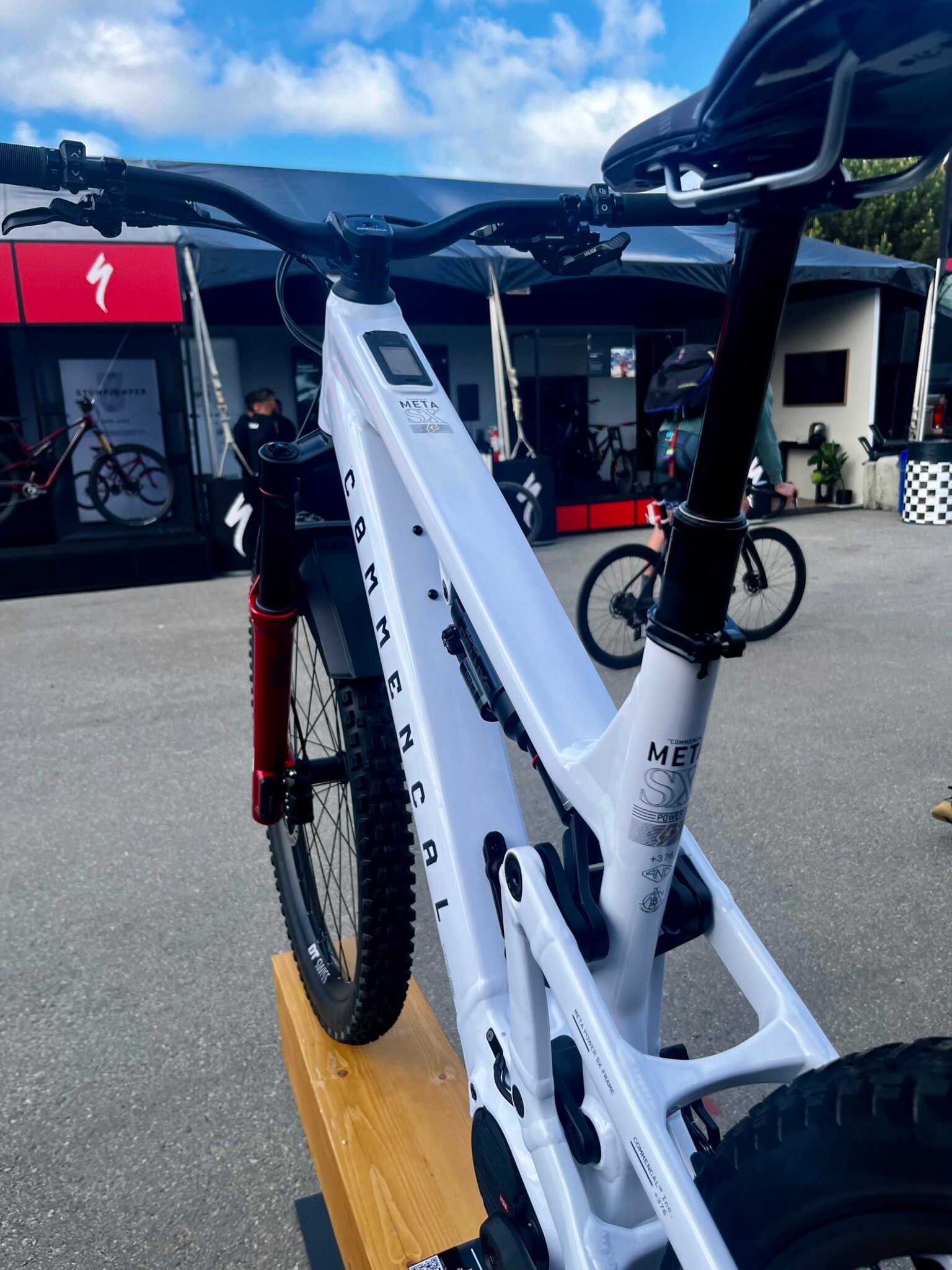 Commencal's New Meta Power SX equipped with the new Avinox motor