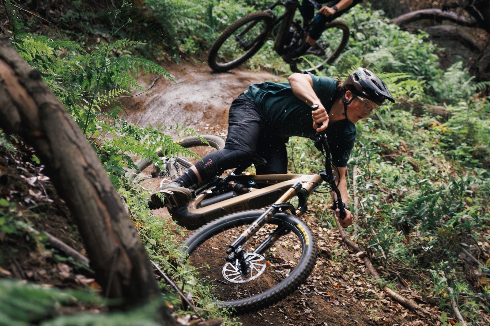 a person riding the Ibis Oso HD around a sweeping corner.