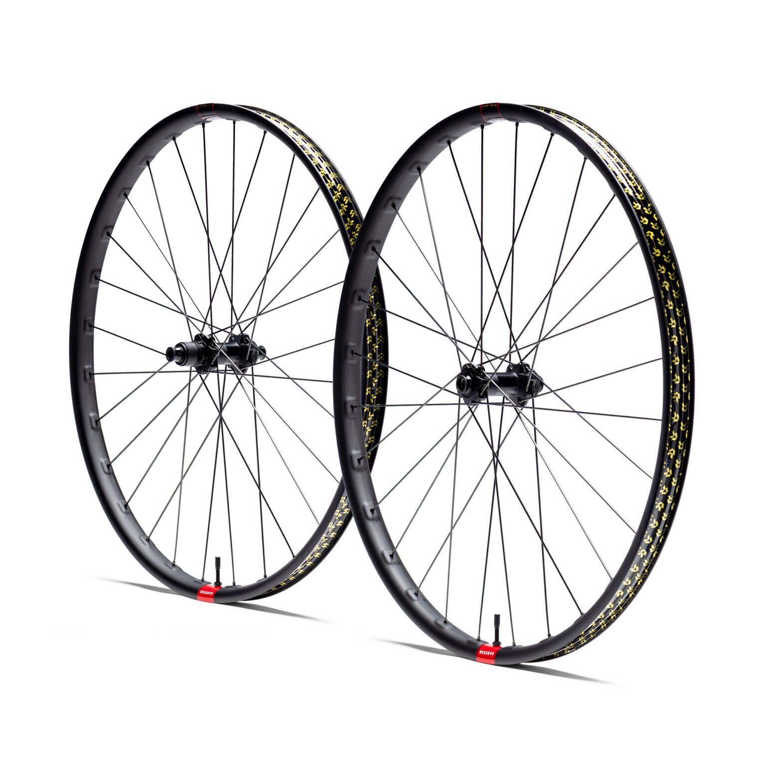 Reserve lightens the load with carbon spokes and DT Swiss 180 hub on the 30 XC SL wheels