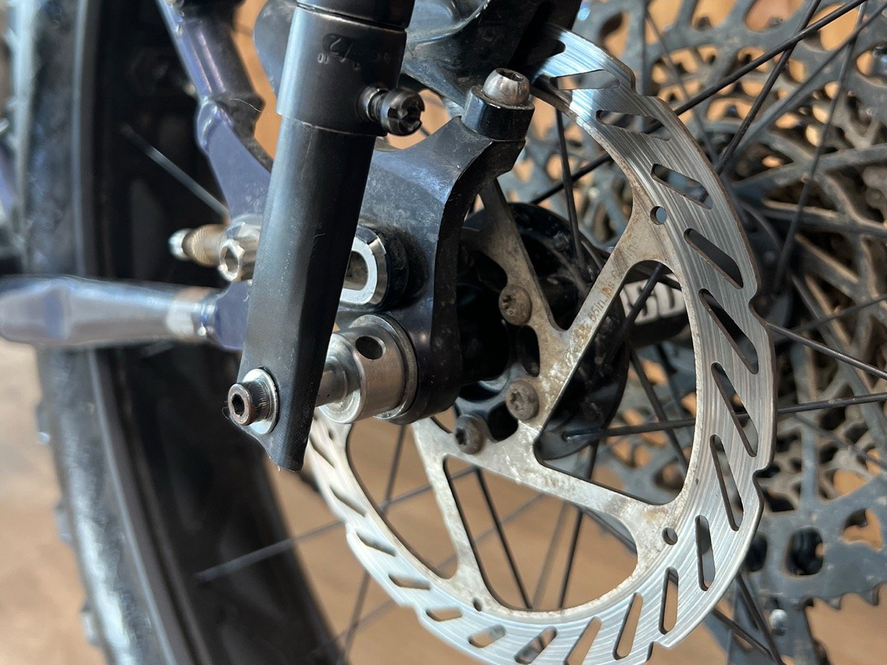 Revelate Designs New Mega Rack thru axle