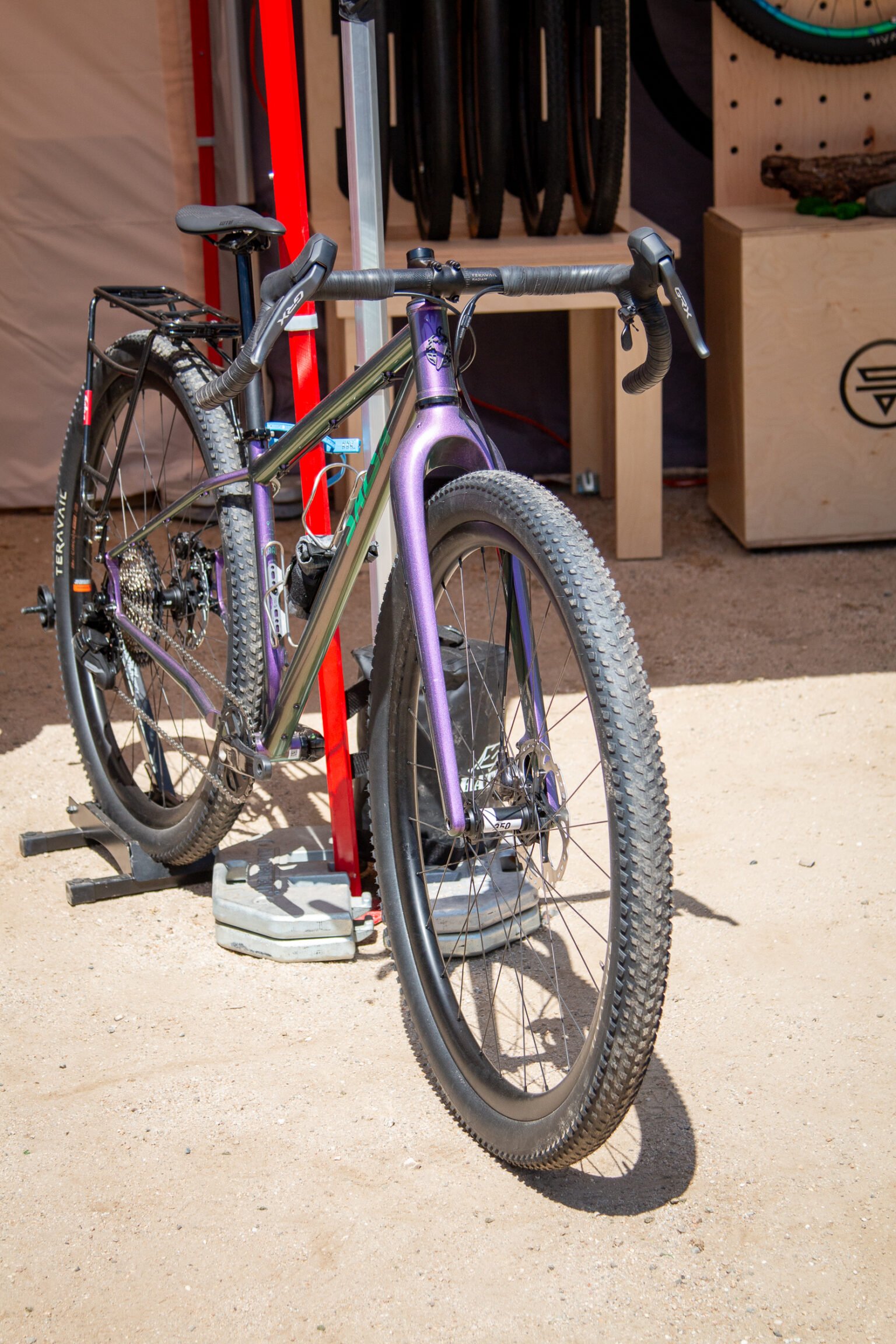 Salsa Fargo 32" gravel bike Travail 32" tires and rims