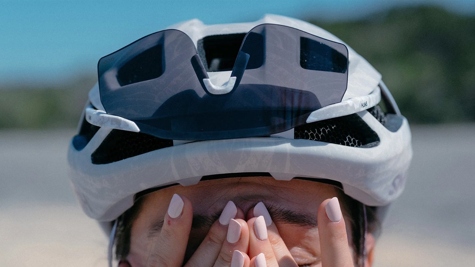 Smith x Quoc Strata Collection: ltd. ed. Smith Trace MIPS helmet with sunglasses storage