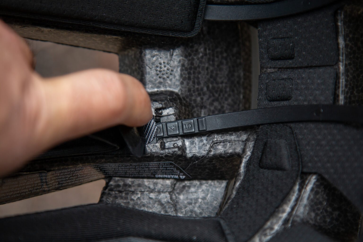 Specialized Ambush 3 helmet adjustment cradle