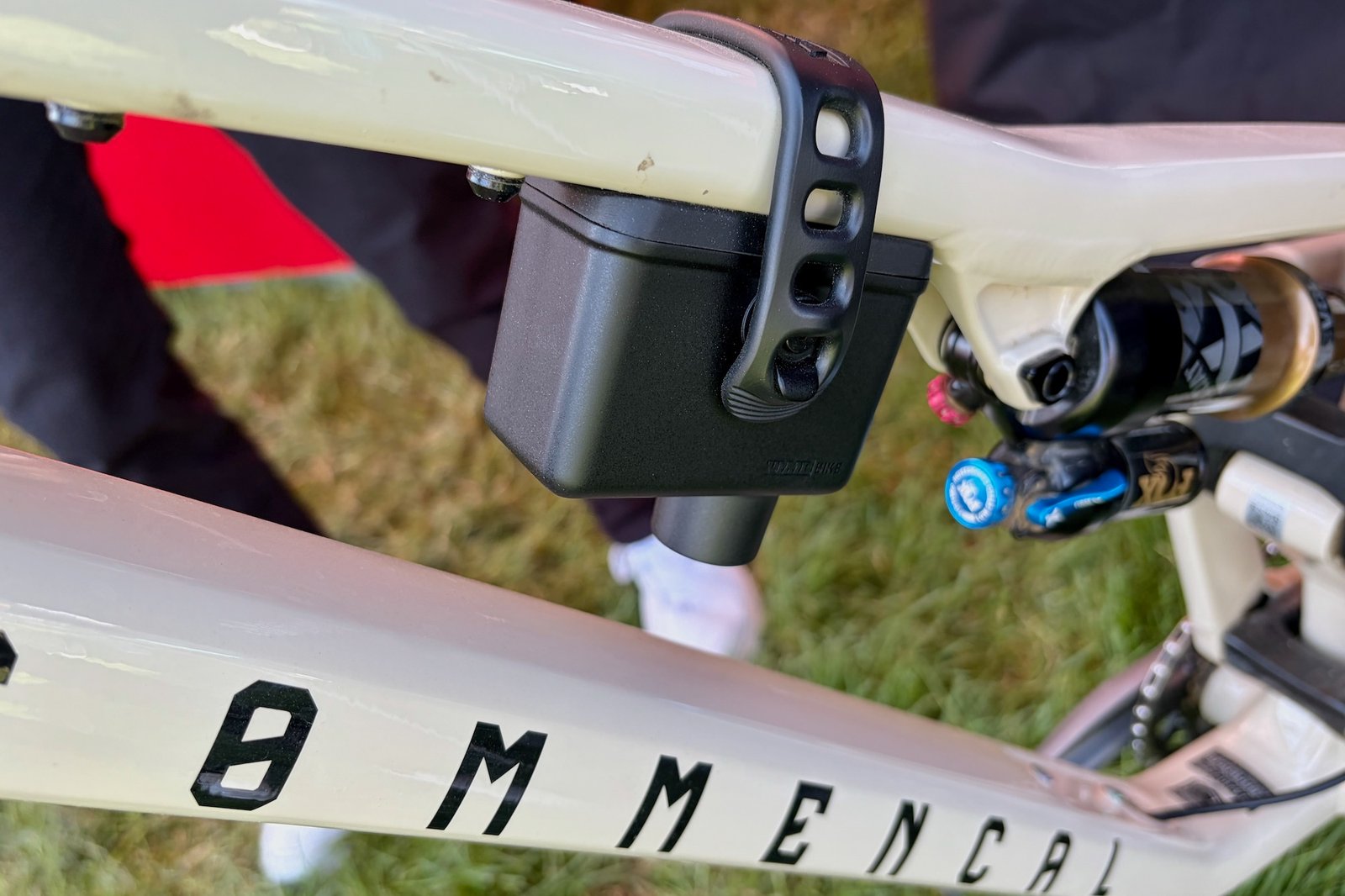 The Viair Recon Mini Carrying case strapped to the frame of a Commencal mountain bike.