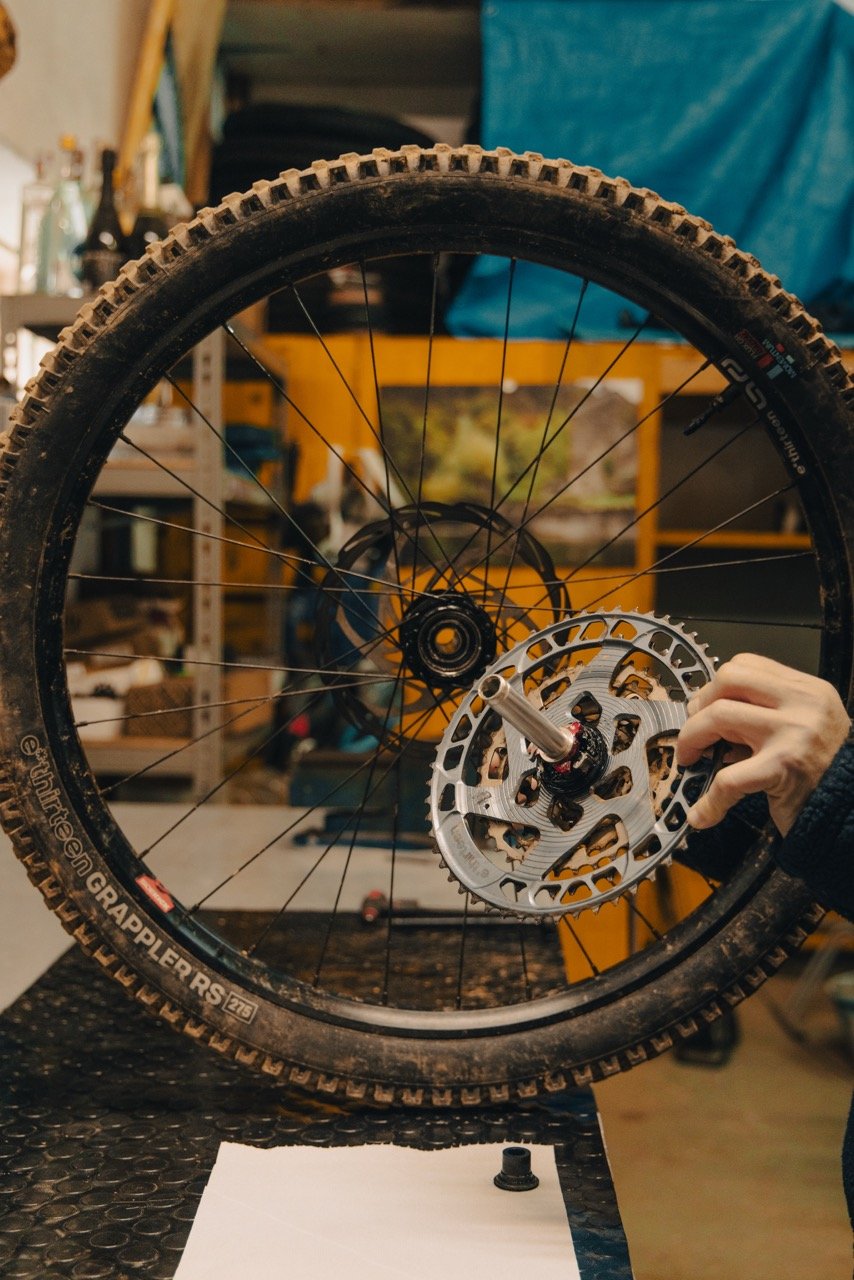 e*thirteen Sidekick 2.0 Hubs tool free left