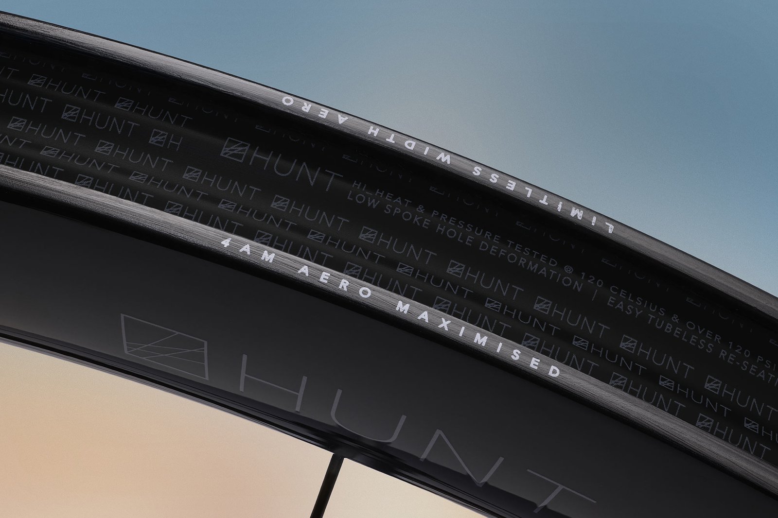 Hunt 4AM Limitless Ti_UD Carbon Spoke aero road wheels, rim detail