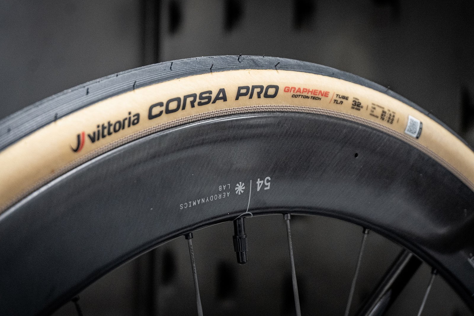 closeup rim detail on parcours strade GT road bike wheels.